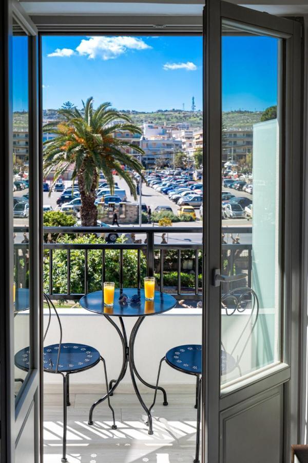 White & Gray Apartment Rethymno  Bagian luar foto