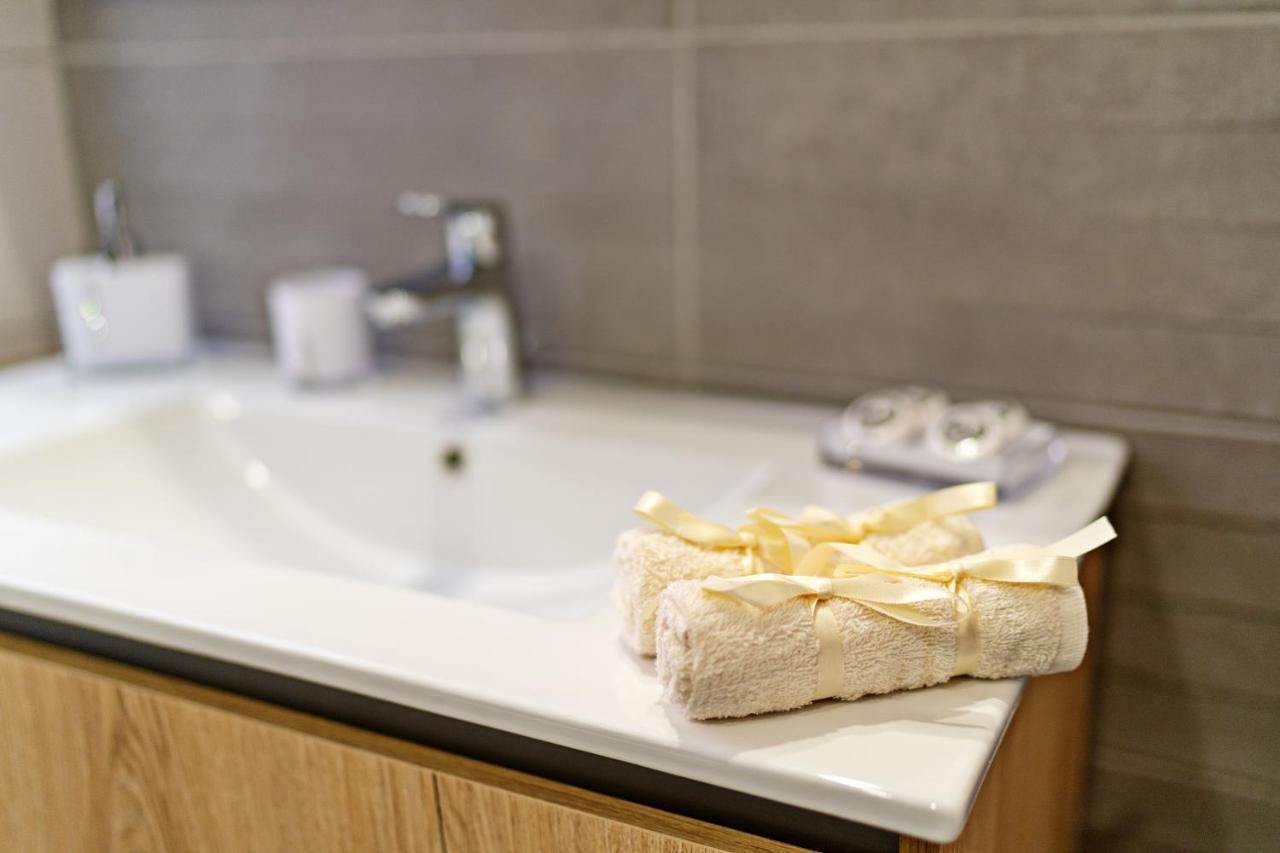 White & Gray Apartment Rethymno  Bagian luar foto