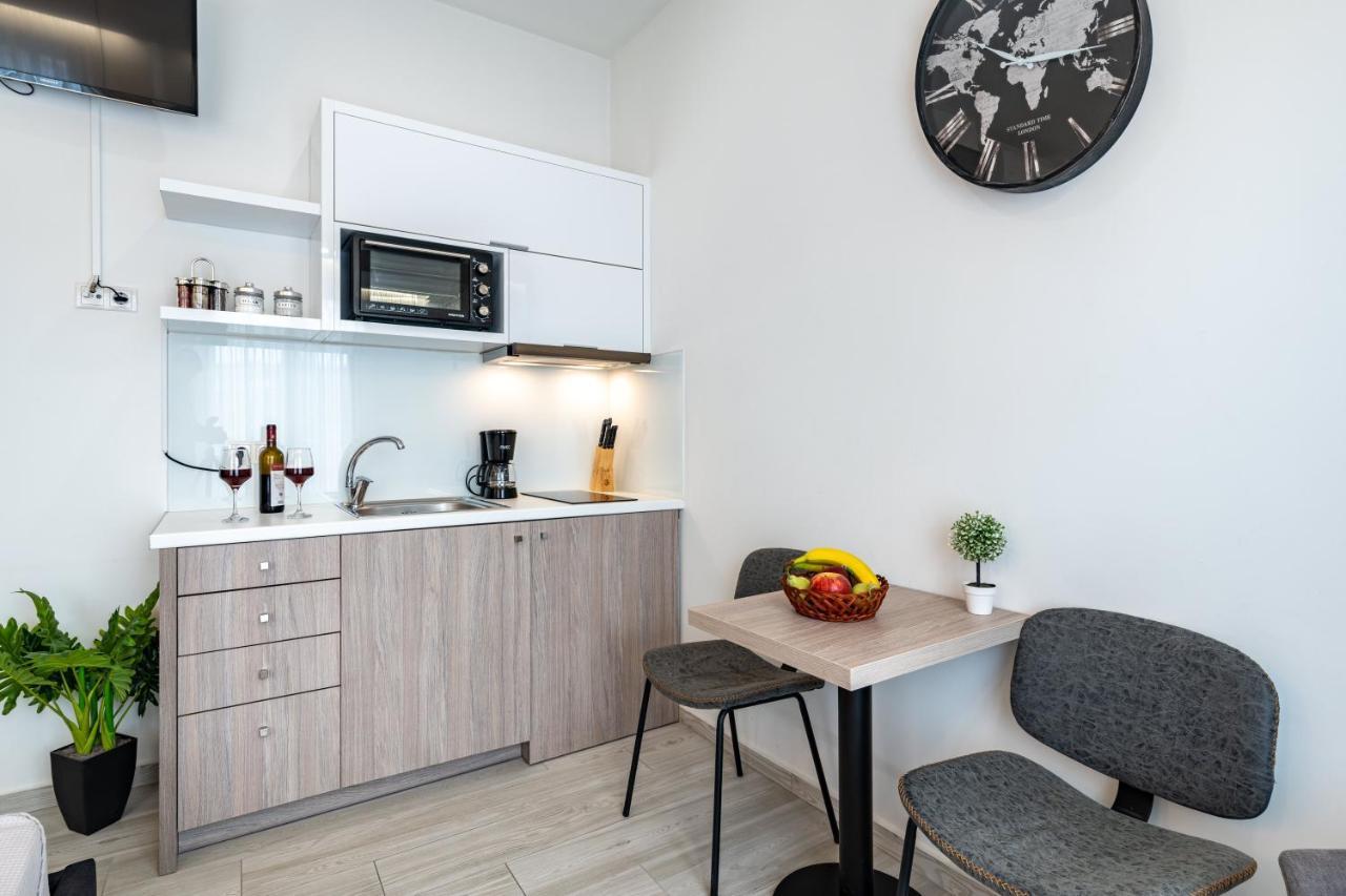 White & Gray Apartment Rethymno  Bagian luar foto
